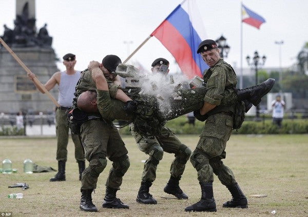Μοναδικές εικόνες από επίδειξη του ρωσικού στρατού